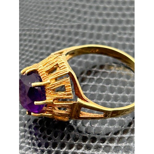 77 - Fabulous 14ct Gold Ring With Purple Stone, Size O. 4.3g