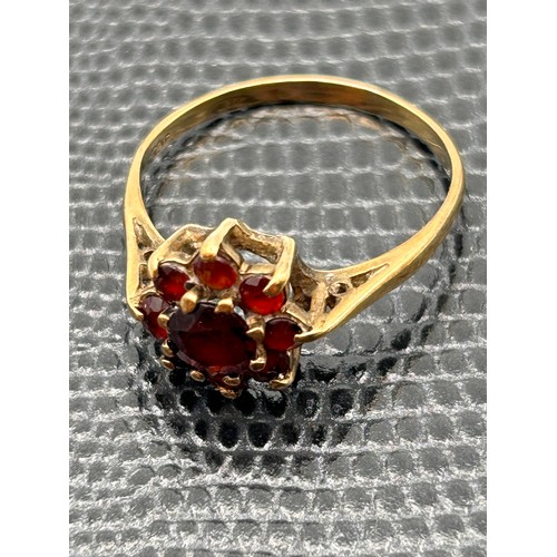 78 - 9ct Gold And Garnet Cluster, Size O,2.3g