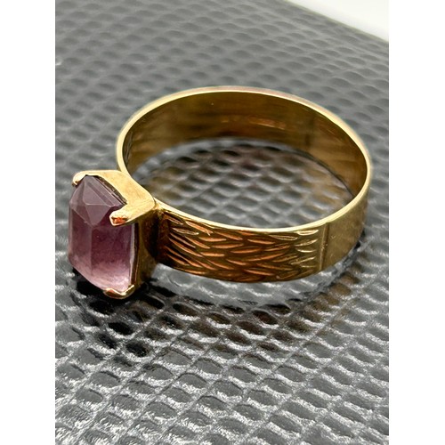 83 - 9ct Ring With Lilac Stone, Size O , 2.1g.