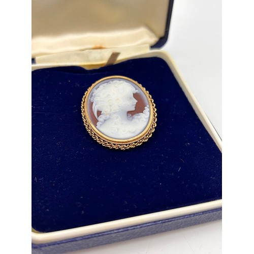 91 - Stunning Cameo Brooch/Pendant 9ct , Excellent Quality. 11.8g