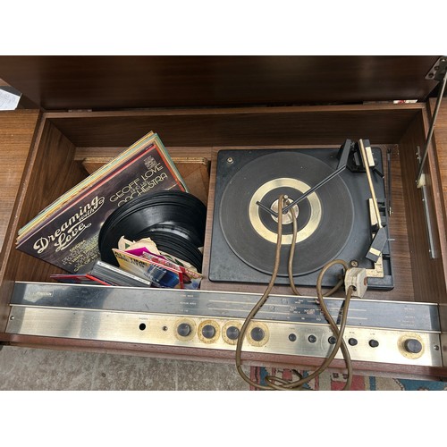 282 - Ferguson Radiogram With Some Vinyl Records. Not Checked