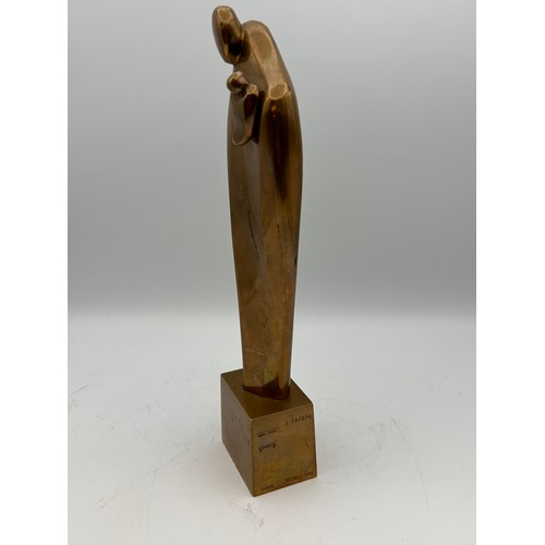 415 - Limited Edition Bronze Figure Of Madonna And Child , 237-570 , Signed .2.1kg.