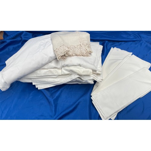 319 - Bag Of Various Pieces Of  Linen/ Cotton Material, Sheets/Tablecloths Etc