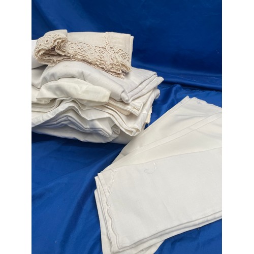 319 - Bag Of Various Pieces Of  Linen/ Cotton Material, Sheets/Tablecloths Etc