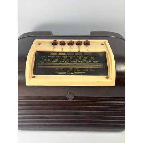 26 - Vintage Bakelite Bush Radio.