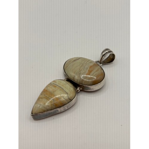 436 - Vintage Silver And Polished Stone Pendant, 3