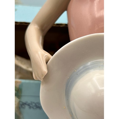 469 - 1978 Boxed LLadro No 5008, Damage To Hand.