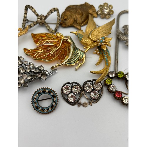 94 - Collection of Vintage Brooches Etc , Including Micro Mosaic.
