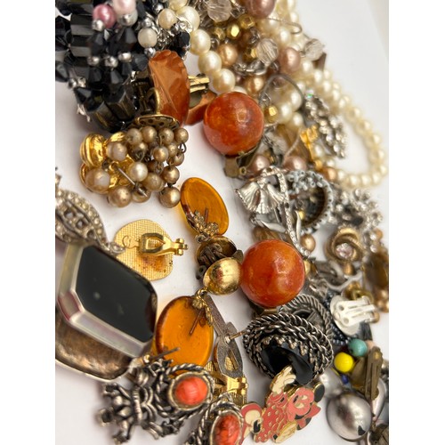 95 - Collection Of Vintage Jewellery To Include Clip On Earrings Etc.