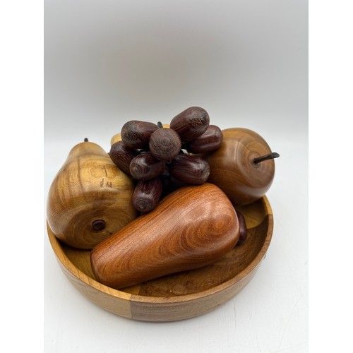 105 - Vintage Carved Wooden Fruit And Fruit Bowl.