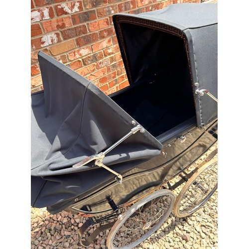 Twin Pram , London Baby Carriage ,Sold By Treasurecot In The 60s.