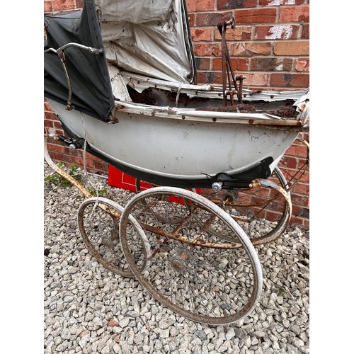 208 - Vintage Pram By Wilson , White And Green AF.