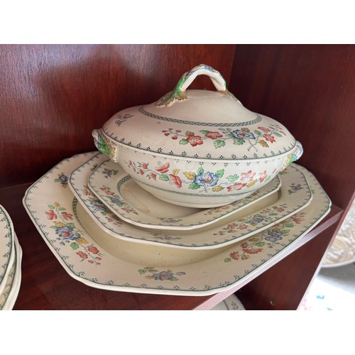 595 - Spode Royal Jasmine England 28 Pieces