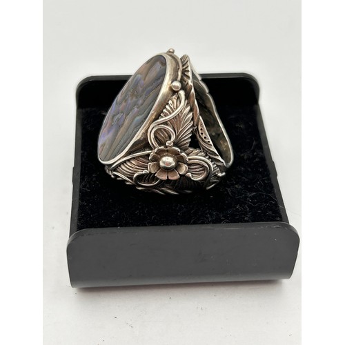 133 - Large Silver Ring With Shell ? Size R