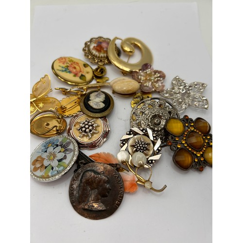 132 - A Collection OF Vintage Brooches And Scarf Rings