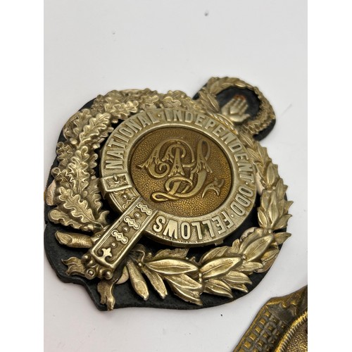 409 - Brass Letter Clip, Horse Brass, And Odd Fellows Plaque.