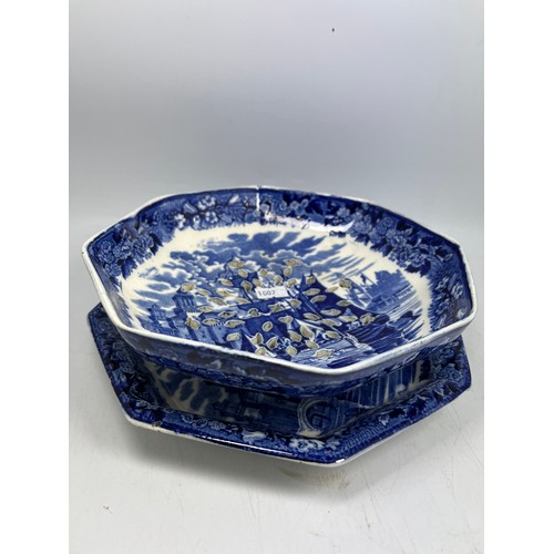 22 - Wedgewood Salad Draining Bowl On Plate