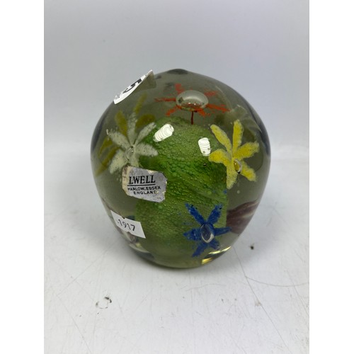 39 - Elwell Green Flower Paperweight Stands 4