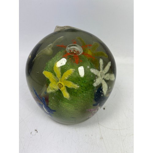 39 - Elwell Green Flower Paperweight Stands 4