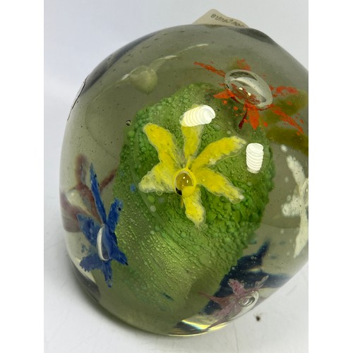 39 - Elwell Green Flower Paperweight Stands 4