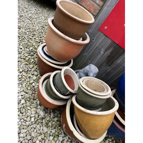 658 - Various Sized Plant Pots And Penguin Figure.