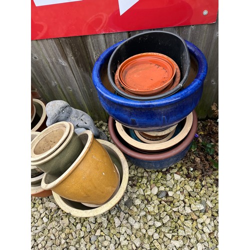 658 - Various Sized Plant Pots And Penguin Figure.