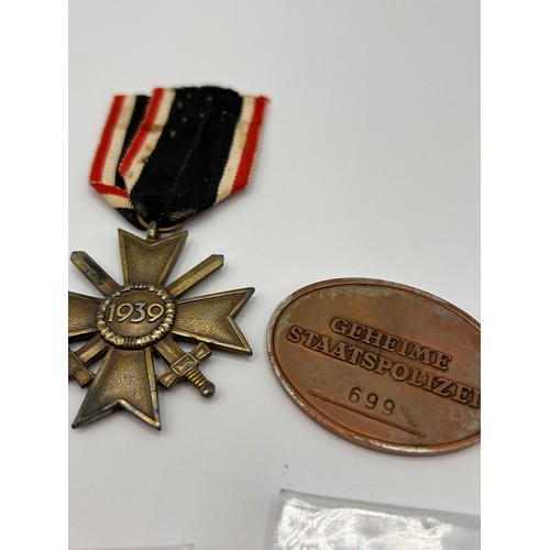 119 - Gestapo ID Tag Plus The Honour Cross
*Please Check Pictures for Authenticity*