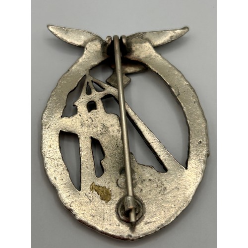 121 - German Luftwaffe Badge.
*Please Check Pictures for Authenticity*