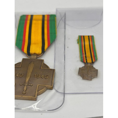 168 - Full Size And Miniature Belgian Medals.
*Please Check Pictures for Authenticity*