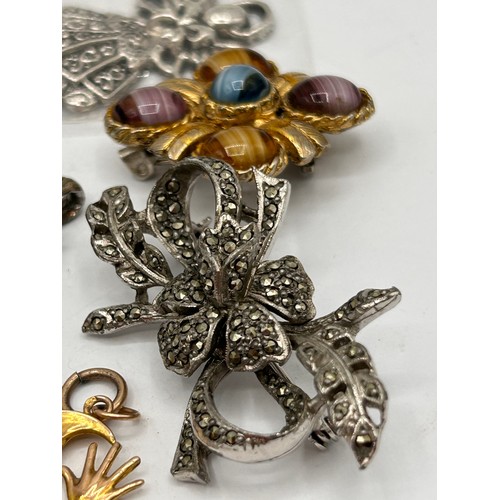 225 - Collection Of Vintage Brooches Etc.