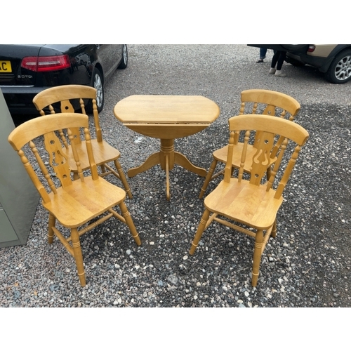 15 - A Three-Piece Pine Dining Set, Late 20th Century, Country Style