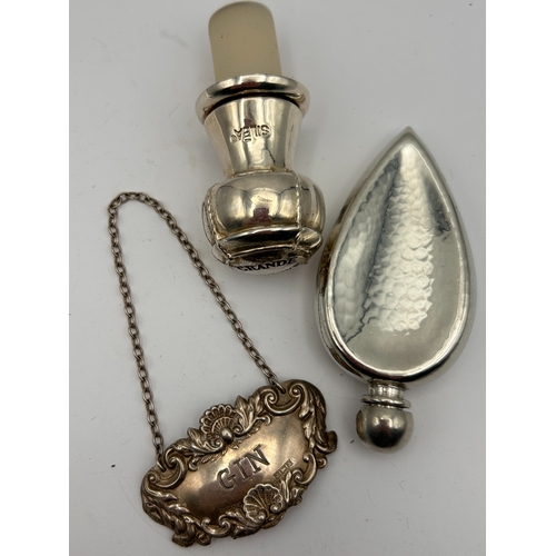 100 - A Trio of Accessories , Silver Gin Label , Stopper , Small Flask.