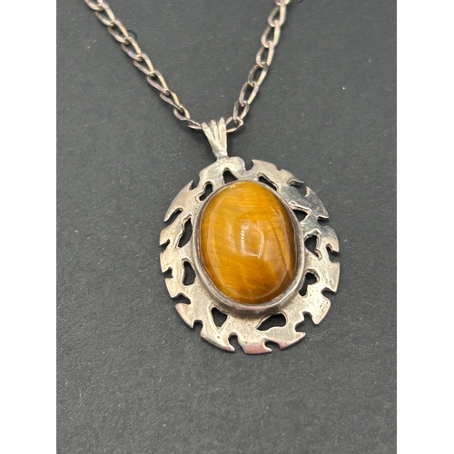 67 - A Silver Necklace with Tiger's Eye Cabochon Pendant
