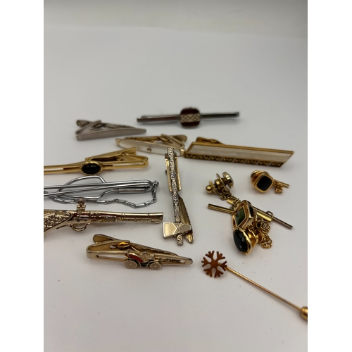 79 - A Collection of 12 Vintage Men's Tie Accessories and Pins