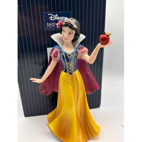 55 - Enesco Disney Showcase Couture de Force Snow White Figurine