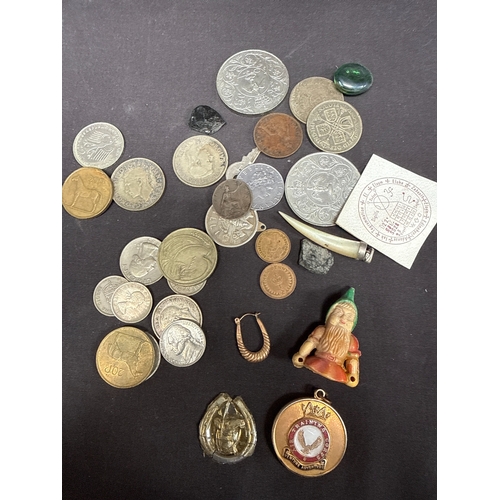 32 - UK and INT, 20th C., Three Lots of Coins and Collectables