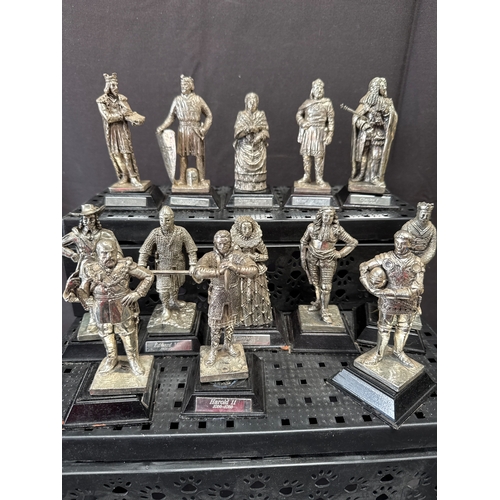 40 - A Set of 13 Cast Metal Figurines Depicting British Monarchs