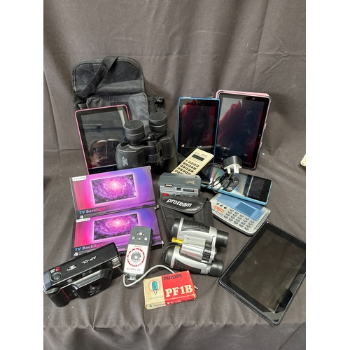 47 - An Assortment of Consumer Electronics, Optical Equipment, and Photographic Accessories