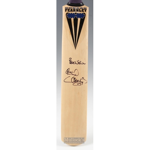 1056 - Ian Botham Beefy signed cricket bat, the bat is made by Duncan Fearnley and signed best wishes Ian B... 