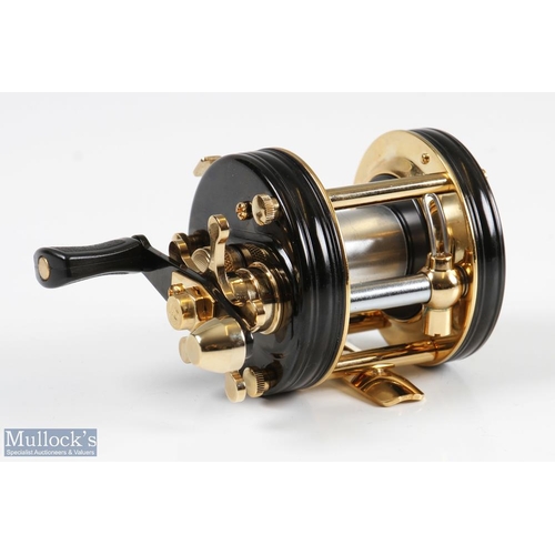 28 - ABU Ambassadeur 5500CDL Tribute 1974-2014 reel in black and gold finish, limited edition 110-250 sta... 
