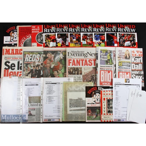 501 - 1960 to 2001 Manchester United Programmes inc 80 between 1960 and 1965, includes batch of modern res... 