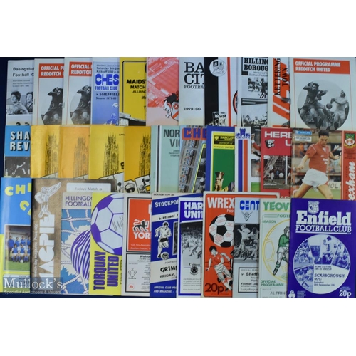 513 - Collection of League and Non League Programmes featuring clubs that have dropped out of the Football... 