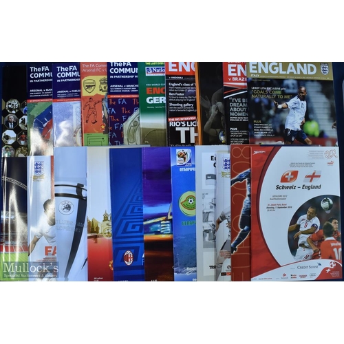 519 - Collection of Approx. 100 Big Match Football and Other Sports Programmes European Competitions, Frie... 