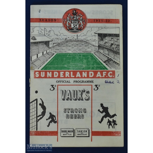 629 - 1951/52 Sunderland v Manchester Utd (Champions) match programme 8 March 1952 at Roker Park; small pe... 