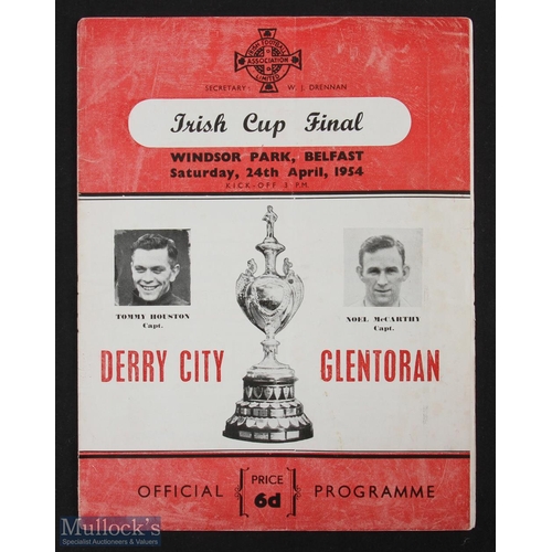 674 - Irish FA Cup final 1954 Derry v Glentoran 24 April 1954 at Windsor Park, BelfaSt NB: Jimmy Delaney o... 