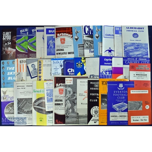 693 - Mixed collection of 1960s league club programmes, good content of Everton, Bournemouth and Hull City... 