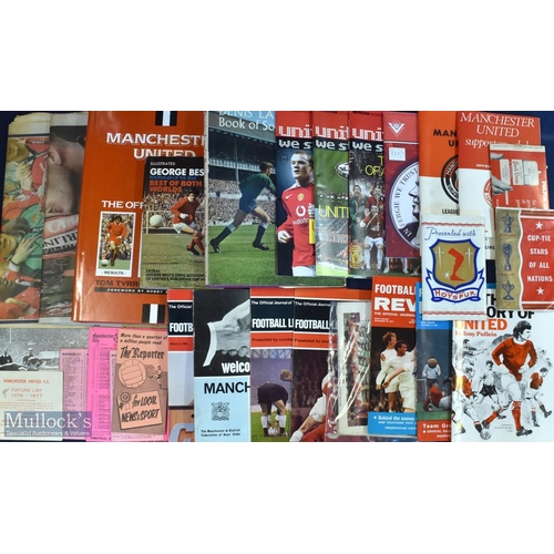 695 - Selection of Manchester Utd memorabilia to include 'The Official History of Manchester Utd' (1988 Ty... 