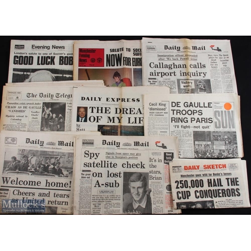 698 - Football scrapbooks 1966 World Cup x 2 (loose cuttings), Scrapbook with Manchester Utd cuttings (gen... 