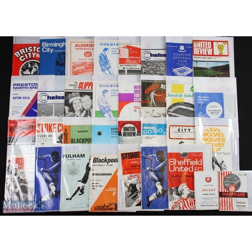 833 - 1967-1969 English League Football| a large collection of Programmes, with noted programmes of Everto... 