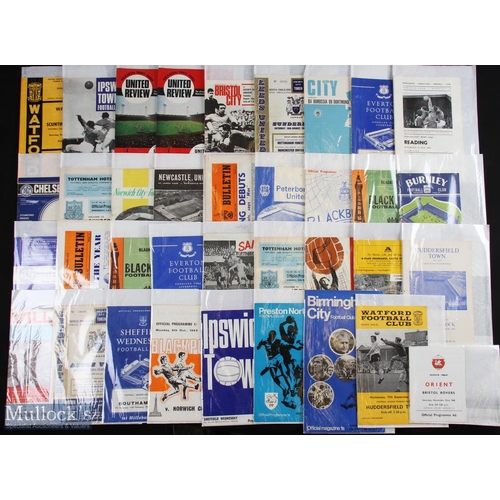 833 - 1967-1969 English League Football| a large collection of Programmes, with noted programmes of Everto... 